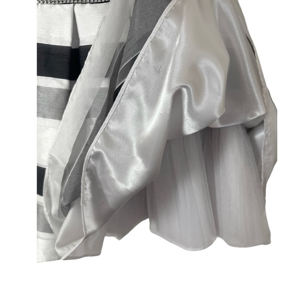 Sleeveless Black and White Party Dress. Girls size 6 - Picture 3 of 4